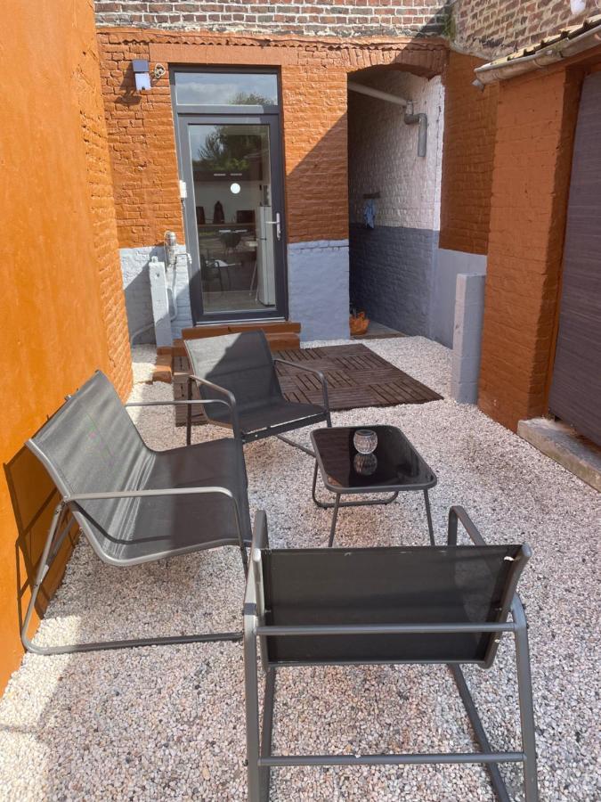 Maison Proche Du Centre Ville De La Gare L Aeroport De Шарлеруа Экстерьер фото