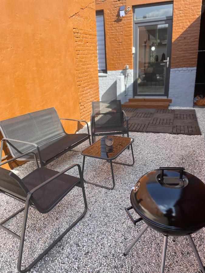 Maison Proche Du Centre Ville De La Gare L Aeroport De Шарлеруа Экстерьер фото